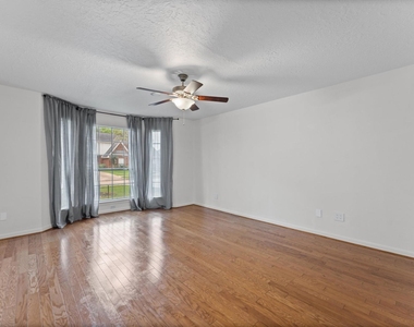 110 Shadow Wood Drive - Photo Thumbnail 6