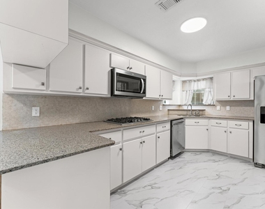 110 Shadow Wood Drive - Photo Thumbnail 13