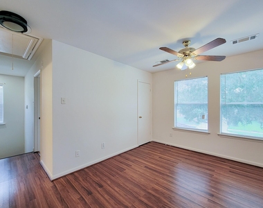 11810 Rolling Stream Drive - Photo Thumbnail 28