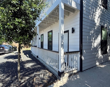 920 Ave L - Photo Thumbnail 3