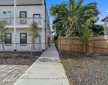 920 Ave L - Photo Thumbnail 9