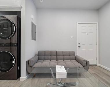 920 Ave L - Photo Thumbnail 7