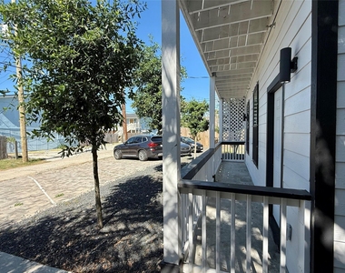 920 Ave L - Photo Thumbnail 2