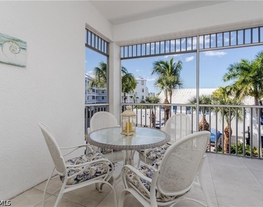 160 Palm Street - Photo Thumbnail 13