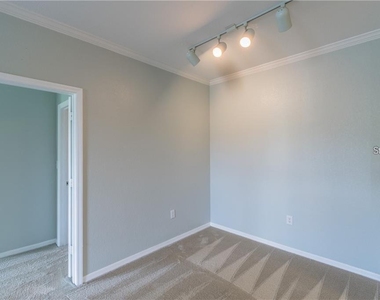 10203 Courtney Palms Boulevard - Photo Thumbnail 13