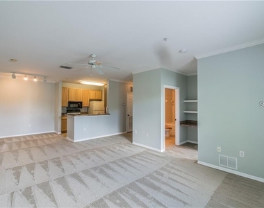 10203 Courtney Palms Boulevard - Photo Thumbnail 6