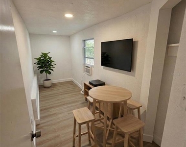 935 17th Avenue S - Photo Thumbnail 5