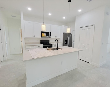 415 Tonklin Road Sw - Photo Thumbnail 3