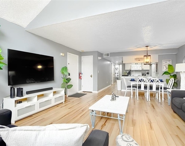 2753 N Poinciana Boulevard - Photo Thumbnail 6