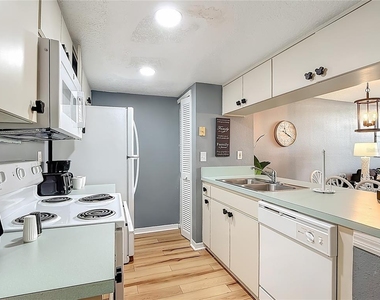 2753 N Poinciana Boulevard - Photo Thumbnail 11