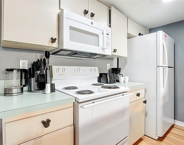 2753 N Poinciana Boulevard - Photo Thumbnail 13
