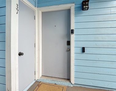 2753 N Poinciana Boulevard - Photo Thumbnail 1
