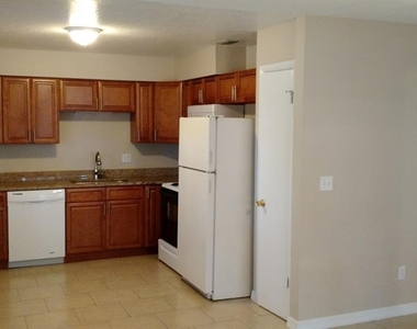 1419 Davidson Street - Photo Thumbnail 2