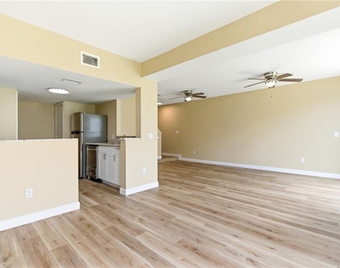623 Coconut Palm Way - Photo Thumbnail 5