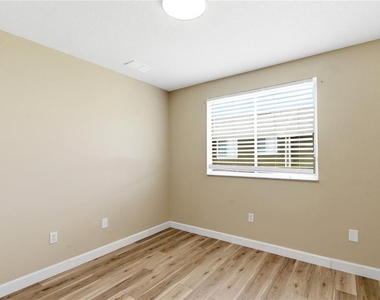 623 Coconut Palm Way - Photo Thumbnail 11