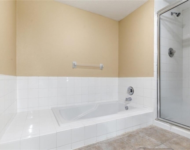 623 Coconut Palm Way - Photo Thumbnail 17