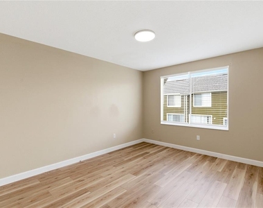 623 Coconut Palm Way - Photo Thumbnail 8