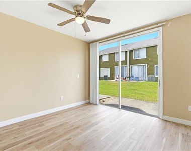 623 Coconut Palm Way - Photo Thumbnail 4