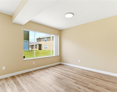 623 Coconut Palm Way - Photo Thumbnail 18