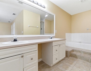 623 Coconut Palm Way - Photo Thumbnail 16
