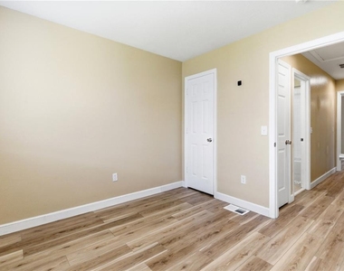 623 Coconut Palm Way - Photo Thumbnail 12