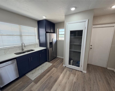 538 Revilo Boulevard - Photo Thumbnail 9