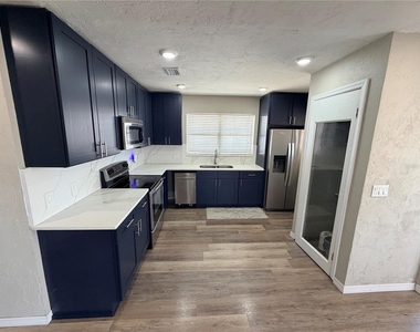 538 Revilo Boulevard - Photo Thumbnail 10