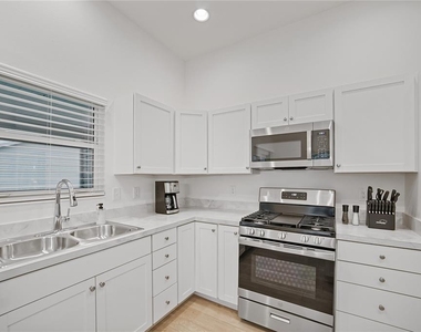 7661 Rutherford Lane - Photo Thumbnail 16