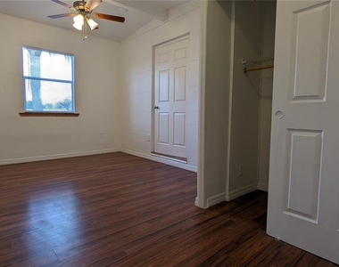 3108 Whiting Lane - Photo Thumbnail 12