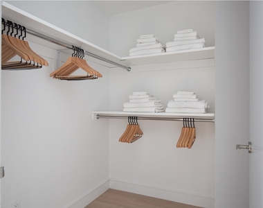 132 West 26th Street - Photo Thumbnail 4
