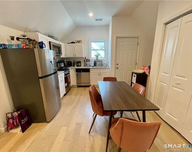 84 Lawrence Street - Photo Thumbnail 3