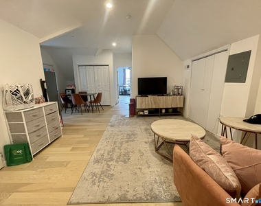84 Lawrence Street - Photo Thumbnail 5