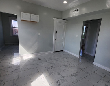 648 Ferry Street - Photo Thumbnail 4