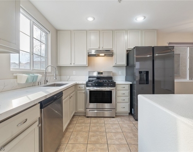 3211 Sunrise Cove Avenue - Photo Thumbnail 6