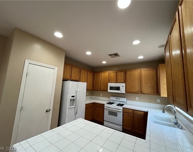 5420 Pipers Meadow Court - Photo Thumbnail 2
