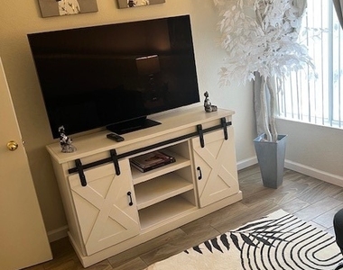 251 S Green Valley Parkway - Photo Thumbnail 13