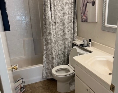 251 S Green Valley Parkway - Photo Thumbnail 15