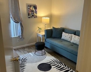 251 S Green Valley Parkway - Photo Thumbnail 12