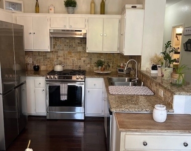 251 S Green Valley Parkway - Photo Thumbnail 10