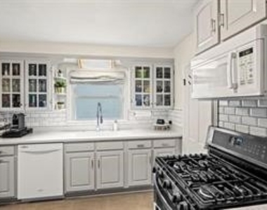 839 Elmwood Avenue - Photo Thumbnail 5