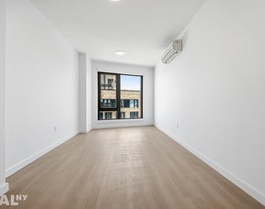 Bedford Avenue - Photo Thumbnail 12