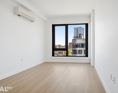 Bedford Avenue - Photo Thumbnail 1