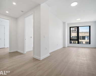 Bedford Avenue - Photo Thumbnail 9