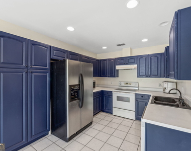 81 Retreat Place - Photo Thumbnail 3