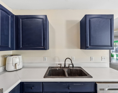 81 Retreat Place - Photo Thumbnail 5