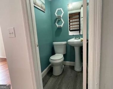 3882 Parklane Drive - Photo Thumbnail 1