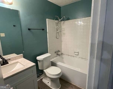 3882 Parklane Drive - Photo Thumbnail 7