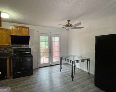 3882 Parklane Drive - Photo Thumbnail 3