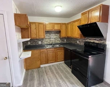 3882 Parklane Drive - Photo Thumbnail 5