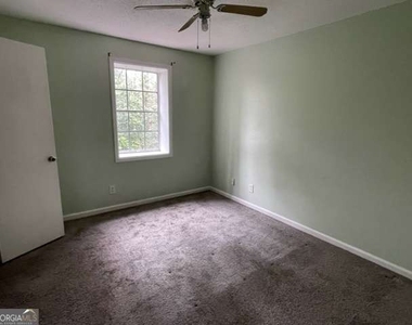 3882 Parklane Drive - Photo Thumbnail 6